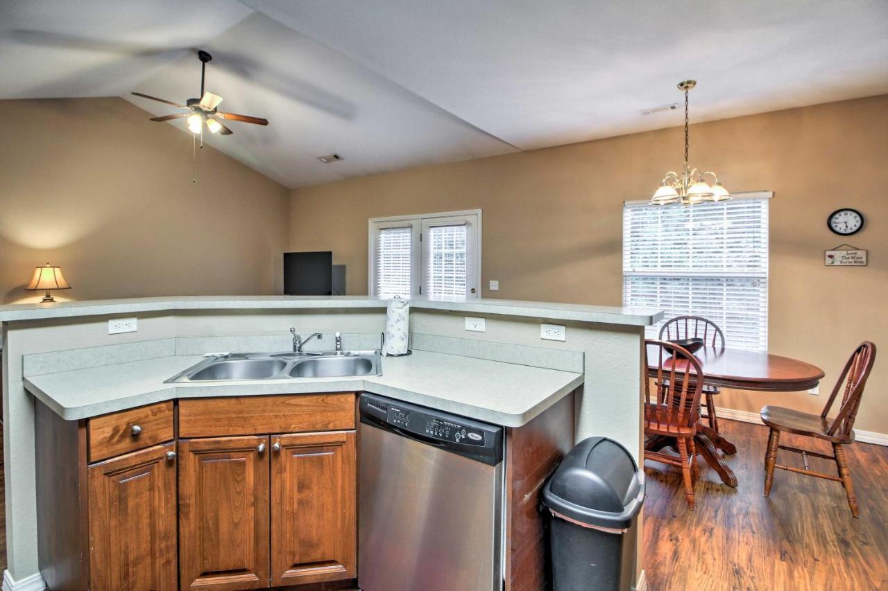 Branson Home With Deck Walk To The Strip And Creek! Ngoại thất bức ảnh