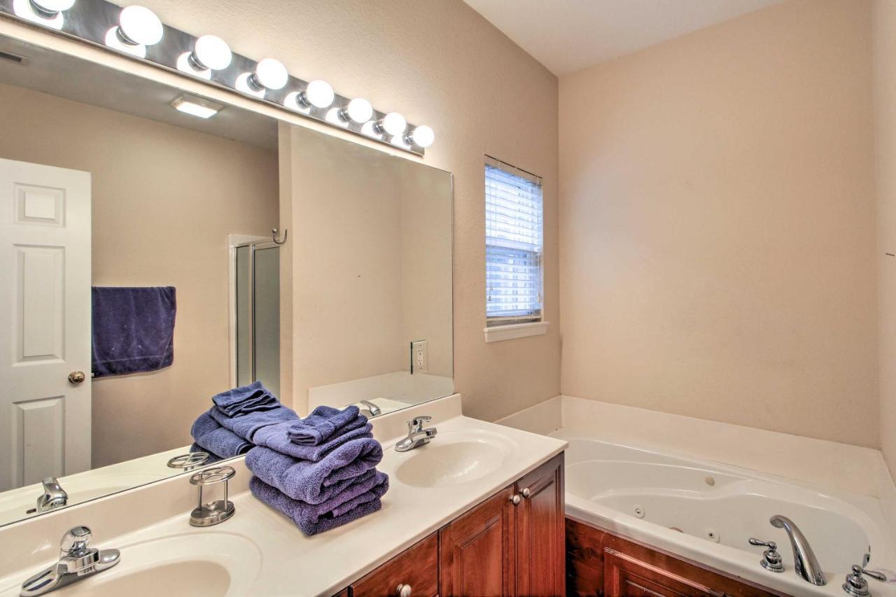 Branson Home With Deck Walk To The Strip And Creek! Ngoại thất bức ảnh